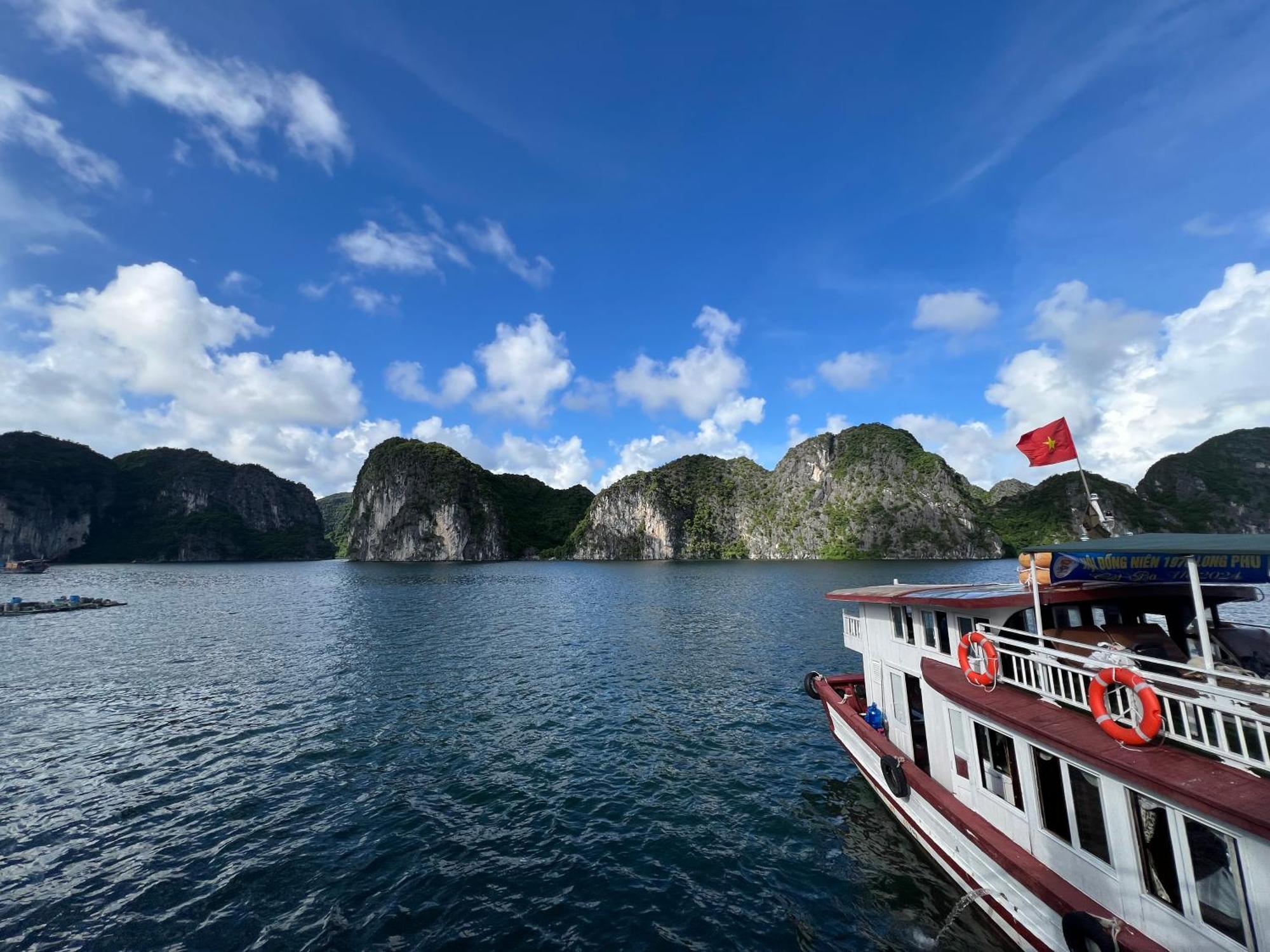 Mb Central Hotel Cat Ba Island Buitenkant foto